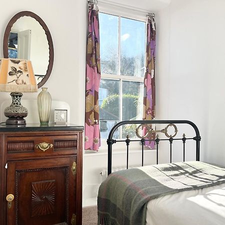 Janies Cottage~ Mousehole~Eclectic Interiors & Vintage Charm Eksteriør billede